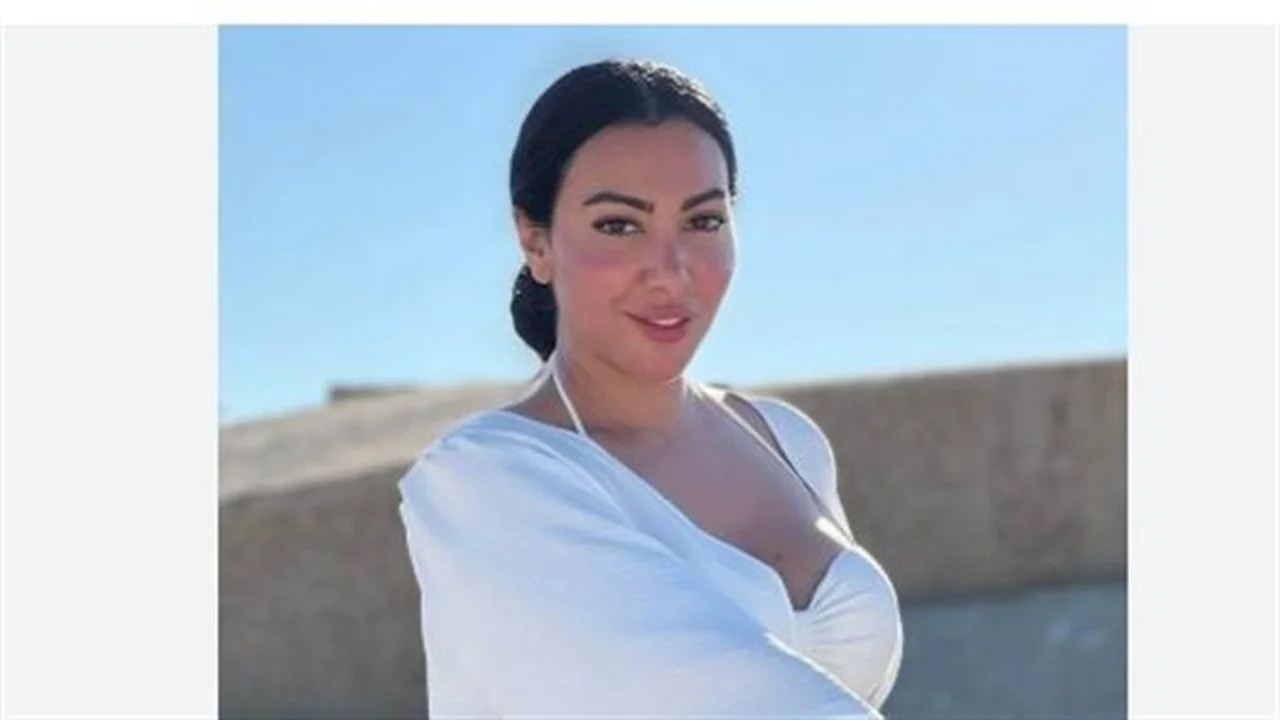 إطلالة لافتة.. ميرهان حسين تخطف الأنظار بعيداً عن كواليس الدراما والسينما